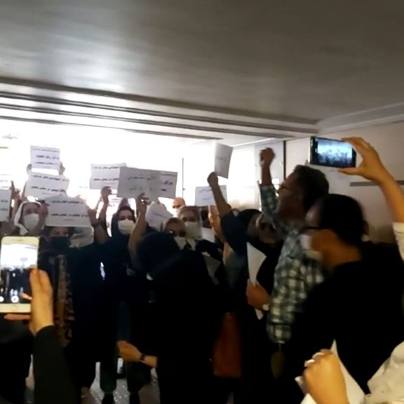 با وجود حمله به تجمع شیراز، پزشکان برای تجمع در تهران و اصفهان فراخوان دادند