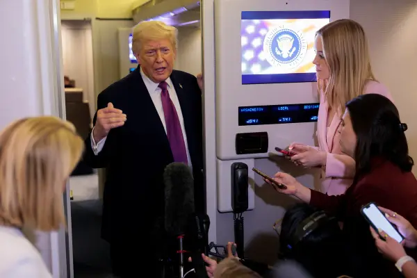 ترامپ: آمریکا به هر شکل ذخایر اورانیوم با غنای بالا در ایران را به دست میآورد