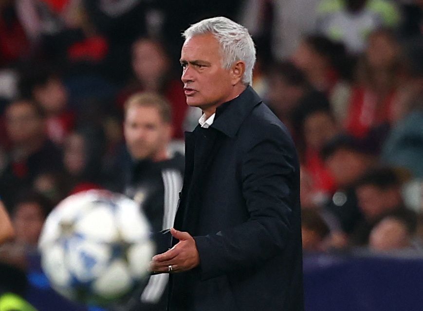 جنجال دوباره مورینیو پس ناکامی بنفیکا: تقصیر داور و VAR بود
