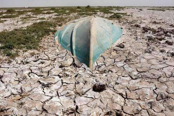 جفاف كامل لـ 9 مسطحات مائية في إيران