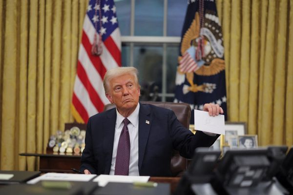 Iranian media and politicians adopt cautious tone after Trump inauguration