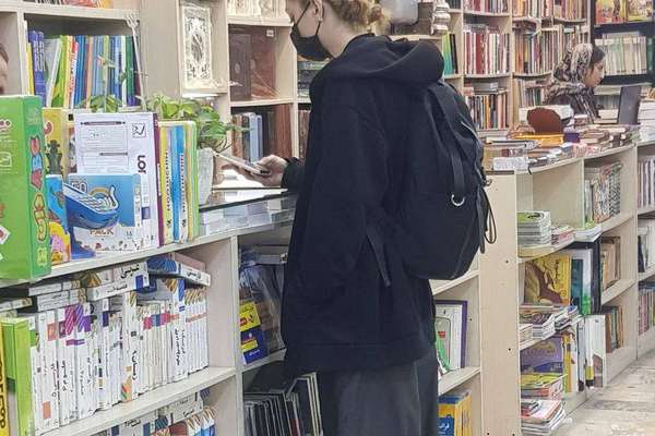 استمرار العصيان المدني لمعارضات "الحجاب الإجباري" في إيران رغم توعد النظام