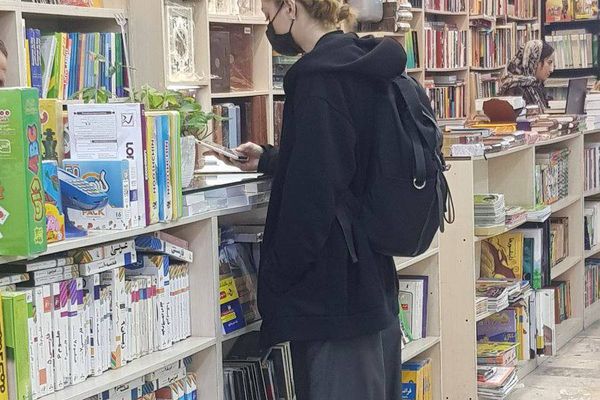 استمرار العصيان المدني لمعارضات "الحجاب الإجباري" في إيران رغم توعد النظام