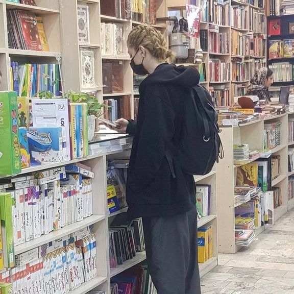 استمرار العصيان المدني لمعارضات "الحجاب الإجباري" في إيران رغم توعد النظام