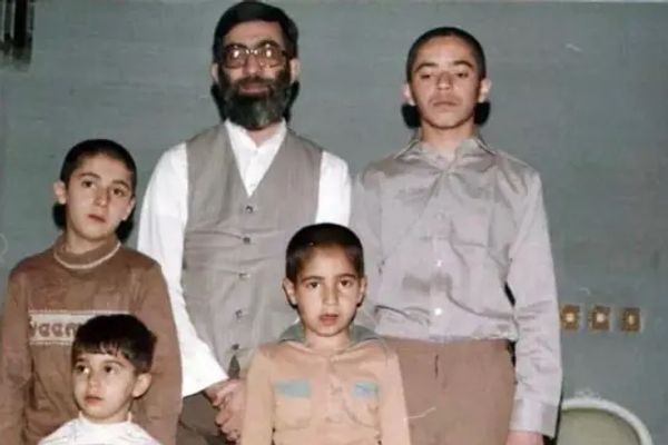 «بانوی اول» نامرئی حکومت ایران؛ از همسر علی خامنهای چه میدانیم؟