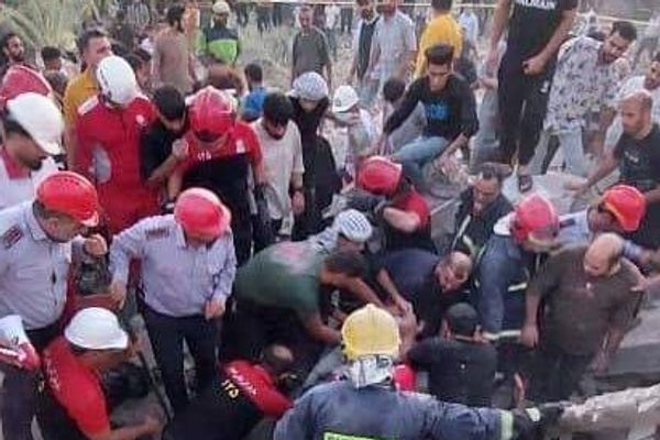 انفجار مبنى سكني في الأهواز يودي بحياة 6 أشخاص