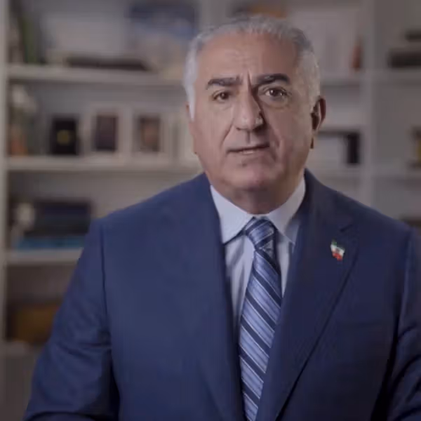 شاهزاده رضا پهلوی: برافراشتن پرچم شیر و خورشید به دست نظامیان تصویر شجاعت روزافزون ملت است