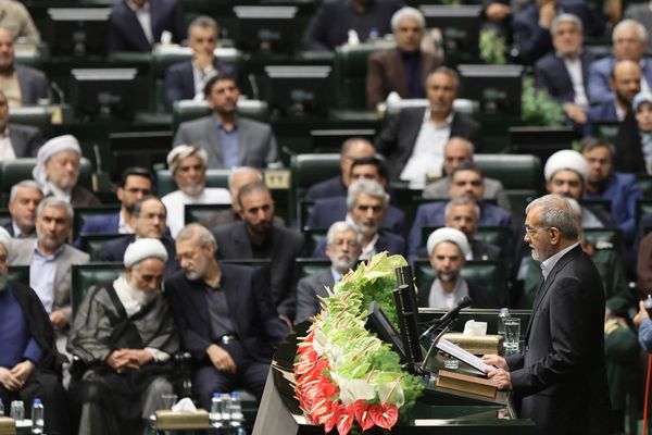 Tehran media outline Pezeshkian's challenges soon after inauguration