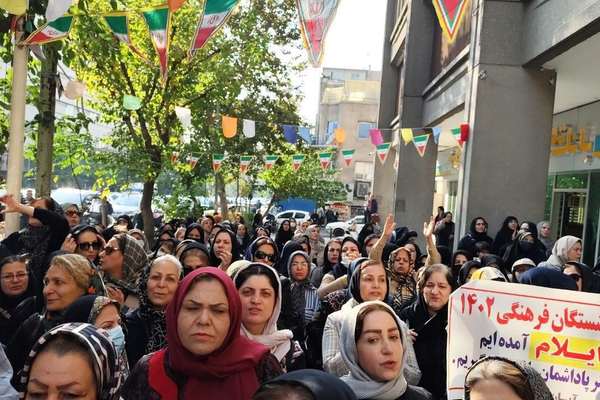 نظموا تجمعًا احتجاجيًا.. متقاعدو التعليم الإيرانيون:نتعرض لظلم لم يره أي شعب في العالم