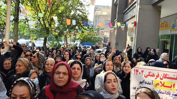 بازنشستگان فرهنگی مقابل وزارت آموزش و پرورش تجمع کردند