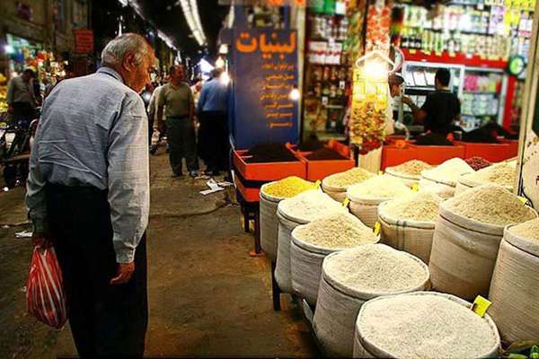 وسائل إعلام إيرانية: التضخم في إيران أعلى كثيرا من المعلن عنه رسميا والمسؤولون يدّعون خفضه