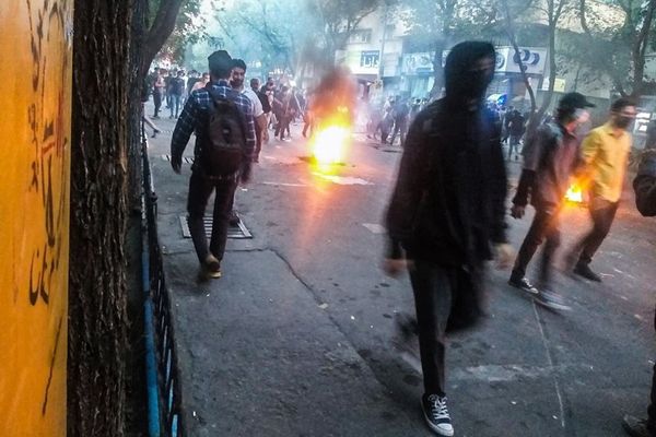 منظمة حقوق الإنسان الإيرانية تؤكد مقتل ما لا يقل عن 76 شخصا في الاحتجاجات