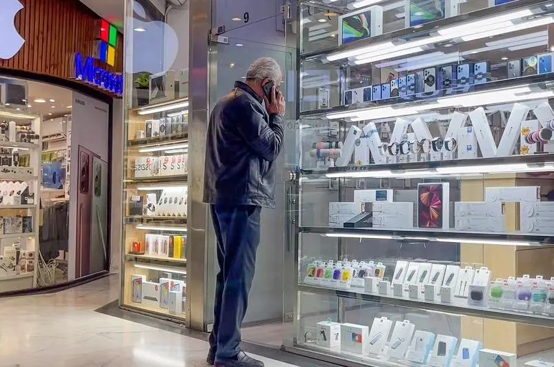 فروشندگان موبایل برای ۱۰ دقیقه اتصال به اینترنت بدون فیلتر، ۵۰۰ هزار تومان می‌گیرند