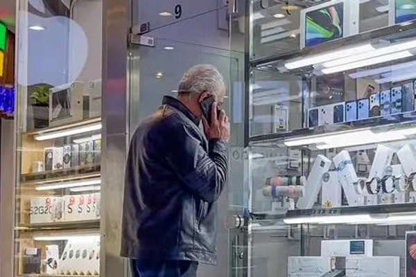 فروشندگان موبایل برای ۱۰ دقیقه اتصال به اینترنت بدون فیلتر، ۵۰۰ هزار تومان میگیرند