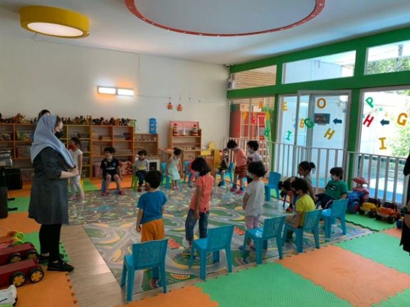 بخشنامه سازمان تعلیم و تربیت کودک: آموزش زبان خارجی در مهد کودکها ممنوع است