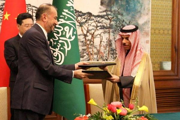 إعلام إيراني: وفد سعودي يزور مبنى سفارة الرياض في طهران
