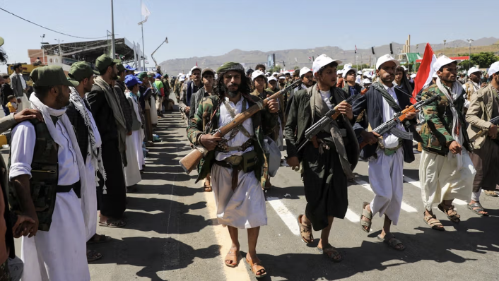 روزنامه اسرائیلی: ایران از مسیرهای هوایی بین‌المللی برای تجهیز حوثی‌ها بهره می‌برد