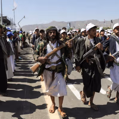 روزنامه اسرائیلی: ایران از مسیرهای هوایی بینالمللی برای تجهیز حوثیها بهره میبرد