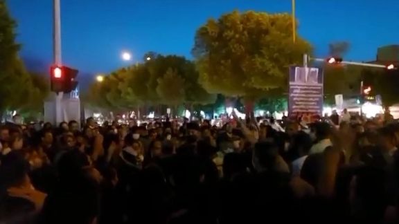 تداوم تظاهرات ضدحکومتی در شهرهای ایران؛ نیروهای امنیتی به معترضان اهواز حمله کردند