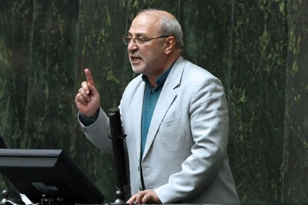 برلماني إيراني يطالب بتصنيف قادة أوروبا كـ "إرهابيين" ردًا على تفعيل "آلية الزناد"