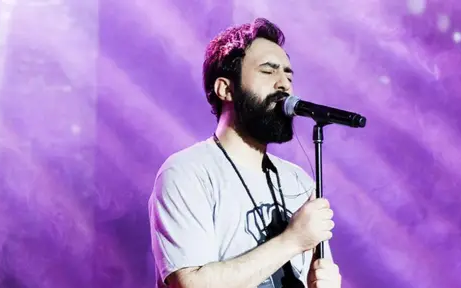 مهدی یراحی، خواننده، در واکنش به احکام اعدام: به اعدام یکدیگر چشم میدوزیم