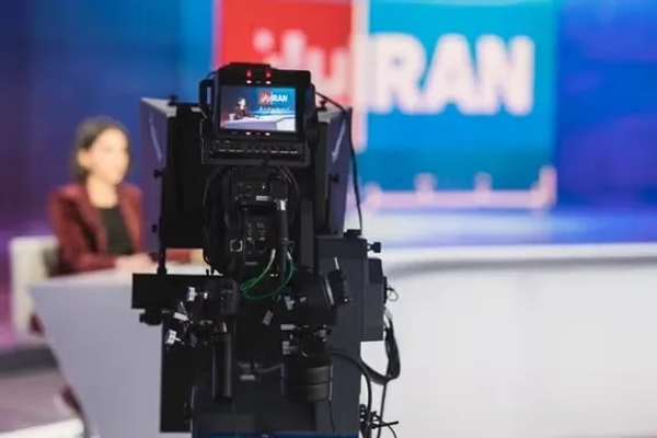 الحرس الثوري يعتقل أفراد عائلة مذيعة في "إيران إنترناشيونال" لإجبارها على الاستقالة