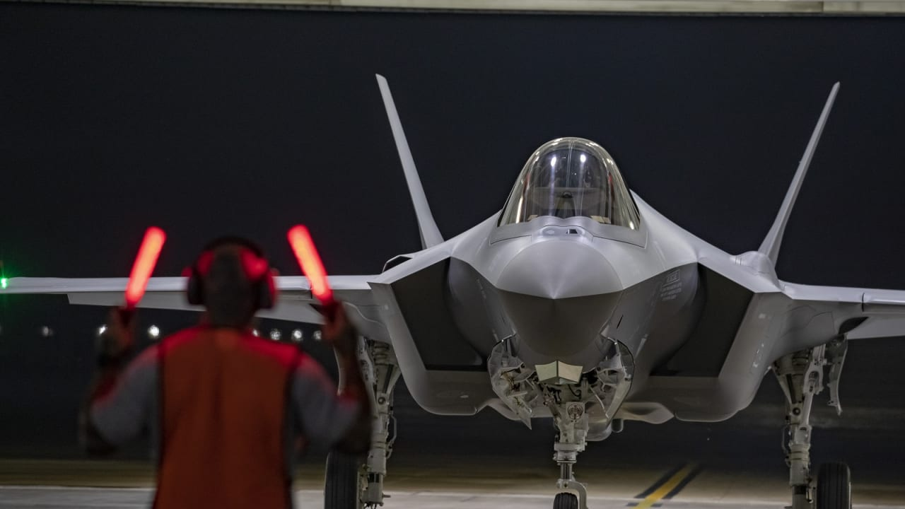 مقام اسرائیلی: اسرائیل برخی حملات را به دلیل عملیات نجات خلبان آمریکایی به تعویق انداخت