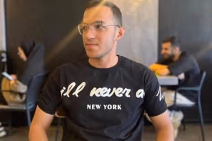 یک جوان ۲۰ ساله در اعتراض به تخریب دکه خانوادهاش از سوی شهرداری اهواز خودسوزی کرد