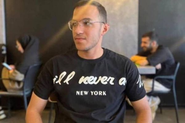 یک جوان ۲۰ ساله در اعتراض به تخریب دکه خانوادهاش از سوی شهرداری اهواز خودسوزی کرد