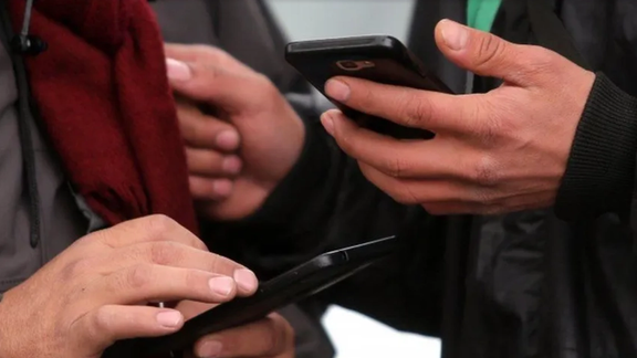 تحذيرات نقابية للرئيس الإيراني:قطع الإنترنت يُكمل حصار "العقوبات" ويهدد بكارثة رقمية