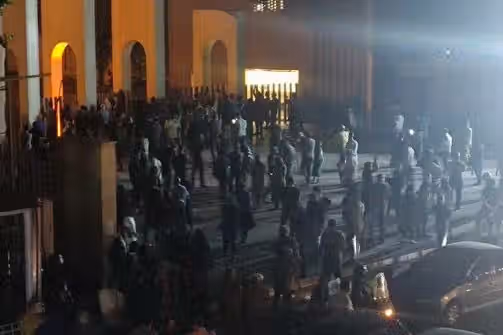 Security forces outside Sharif University in Tehran to quash protests in October 2022