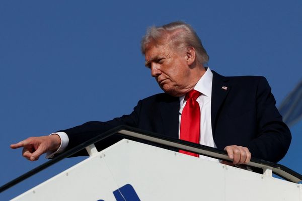 ترامب: إيران لا يمكنها الصمود طويلاً أمام العقوبات