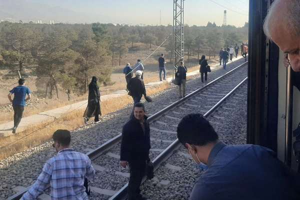 Tehran metro breakdown sparks anti-Khamenei chants