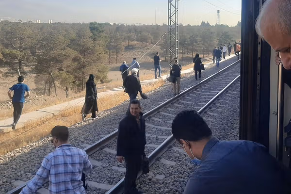 Tehran metro breakdown sparks anti-Khamenei chants