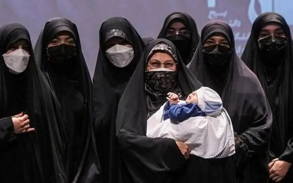 معاون رئیسی: به خانوادههای دارای چهارقلو به بالا مسکن رایگان میدهیم