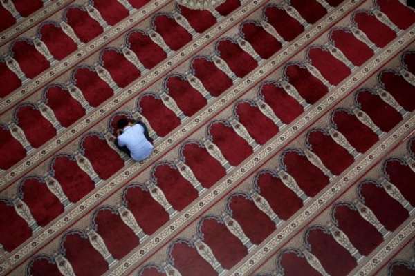 Why Islamist Rulers in Iran Turned Civil Mosques to State Mosques