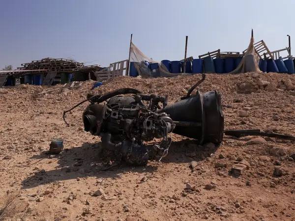 بقایای موشک جمهوری اسلامی که به گفته مقام‌های اسرائیلی ترکش آن پس از رهگیری منجر به زخمی شدن یک دختر هفت ساله شد.