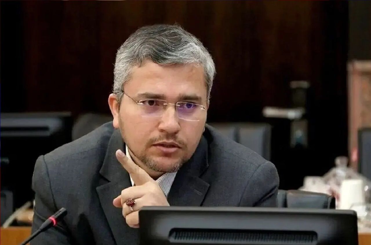 سخنگوی کمیسیون امنیت ملی مجلس: چاره‌ای جز تمکین به دستورات جمهوری اسلامی در تنگه هرمز نیست