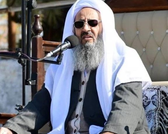 إمام السنة في إيران يطالب باحترام حقوق وحريات الشعب.. وحل مشاكل "عديمي الهوية"