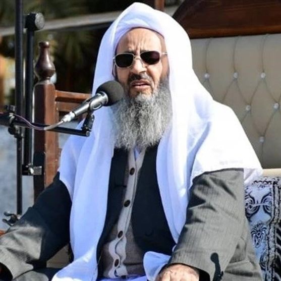 مولوی عبدالحمید خواستار به رسمیت شناختن حقوق و آزادی مردم و رفع مشکل افراد بیشناسنامه شد