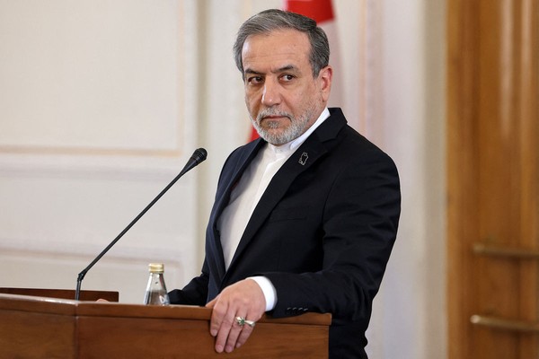 وزير الخارجية الإيراني: زيارة رئيس الوزراء العراقي لا ترتبط بالوساطة بين طهران وواشنطن
