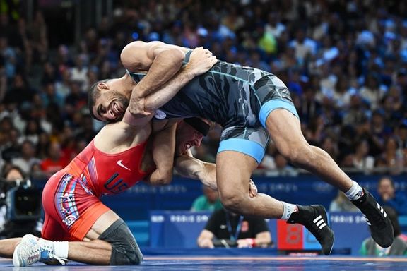 المپیک پاریس؛ برد خیرهکننده رحمان عموزاد برابر قهرمان کشتی جهان