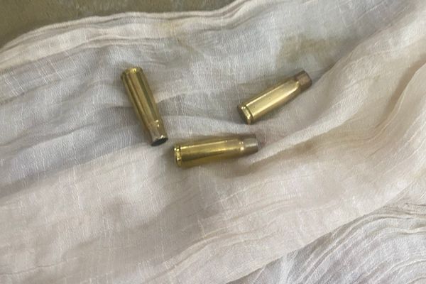 پیام مخاطب از اصفهان: کادر درمان پنهانی و در حیاط بیمارستان، مجروحان را مداوا میکردند