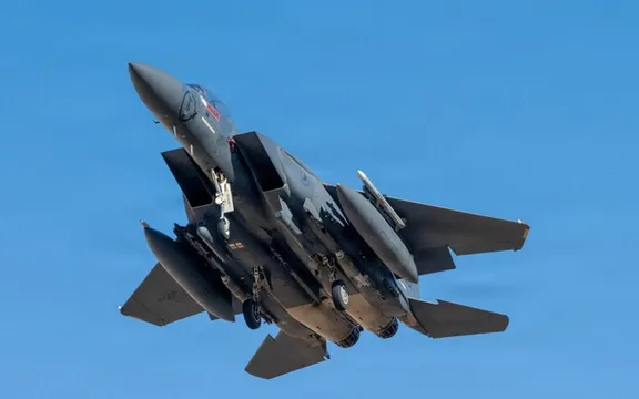 سیبیاسنیوز: یک خلبان جنگنده سرنگونشده آمریکا بر فراز ایران نجات یافت