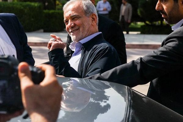 الرئيس الإيراني لمؤيدي النظام: لسنا بحاجة إلى فدائيين.. وفروا في استهلاك الكهرباء والطاقة