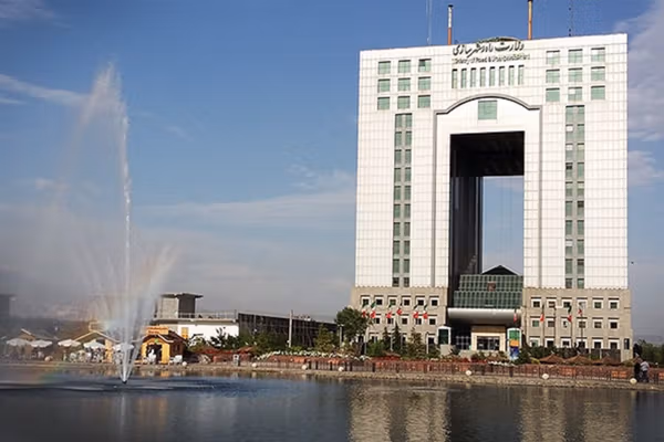 معاون وزیر راه: با داراییهای لوکس وزارتخانه، به جوانها خانه اجاره میدهیم