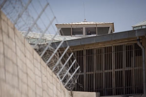 وضعیت بحرانی زندانها در ایران؛ تراکم چندبرابری و خطر جانی برای بازداشتشدگان