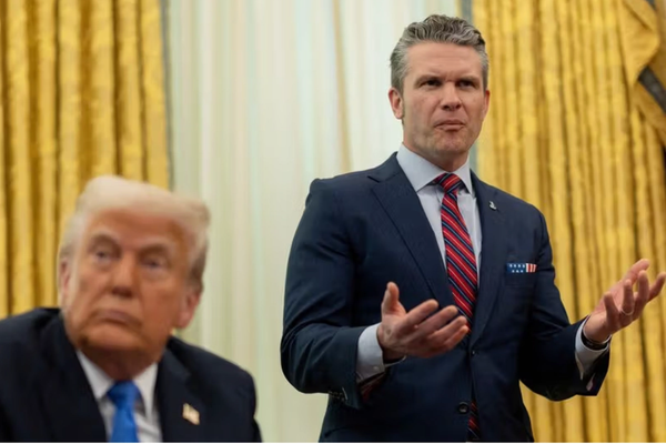 وزير الدفاع الأميركي: إيران ستدفع ثمن دعمها القاتل للحوثيين