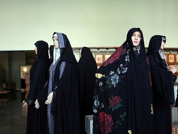روزنامه وابسته به سپاه: هزینه لباسهای اسلامی بالاست ولی لباسهای هنجارشکن ارزان است