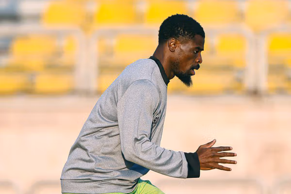 پیش از بازی با استقلال خوزستان؛ سرژ اوریه احساس درد کرد، از ترکیب پرسپولیس خارج شد